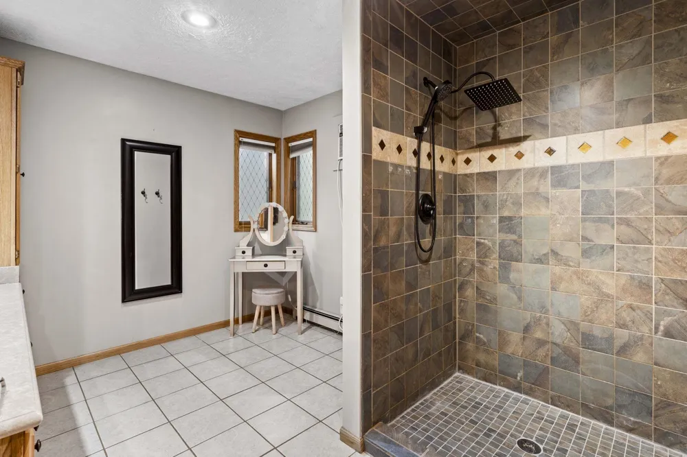 5522 Trager Road East Bay Township, MI 49696