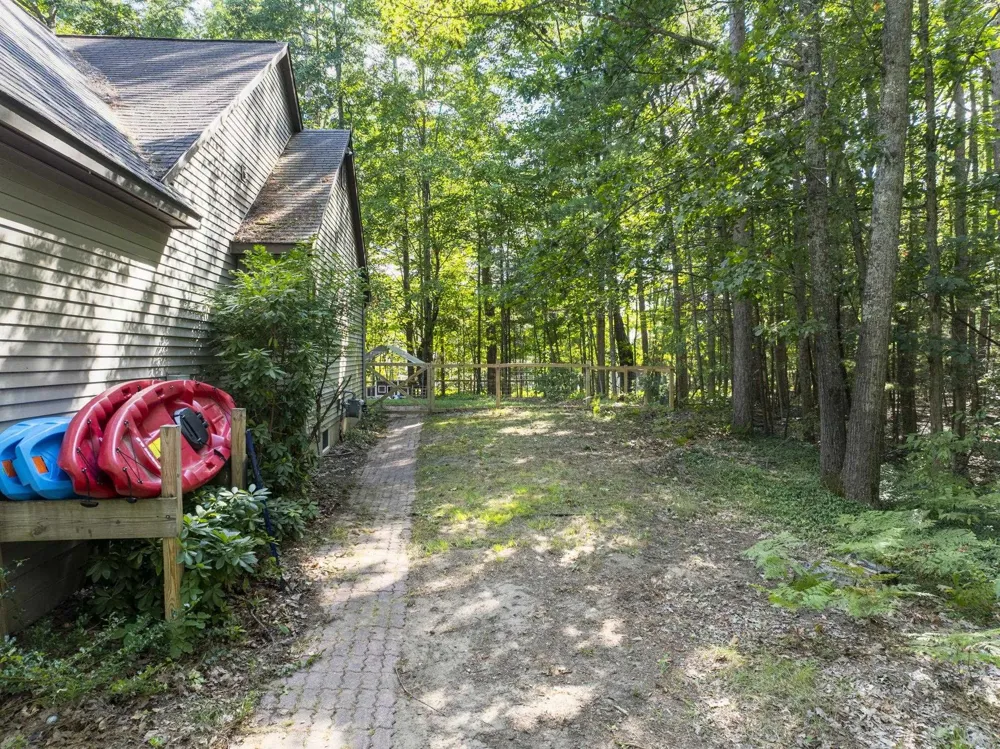 5522 Trager Road East Bay Township, MI 49696
