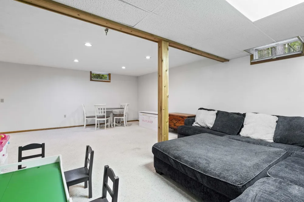 5522 Trager Road East Bay Township, MI 49696
