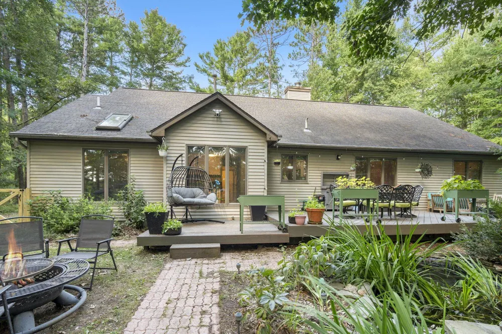 5522 Trager Road East Bay Township, MI 49696