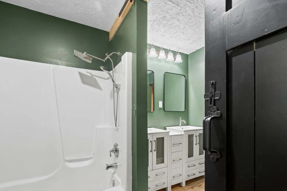 5522 Trager Road East Bay Township, MI 49696