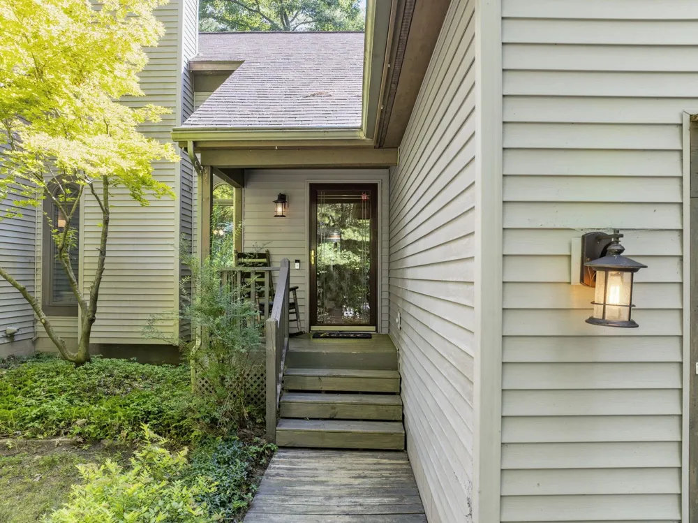 5522 Trager Road East Bay Township, MI 49696