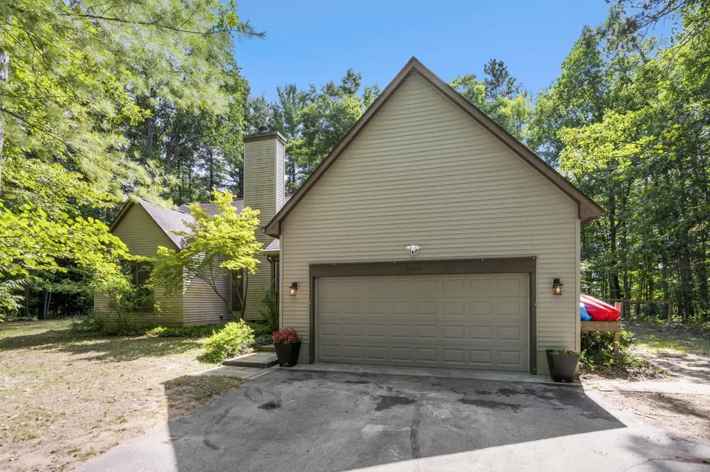 5522 Trager Road East Bay Township, MI 49696