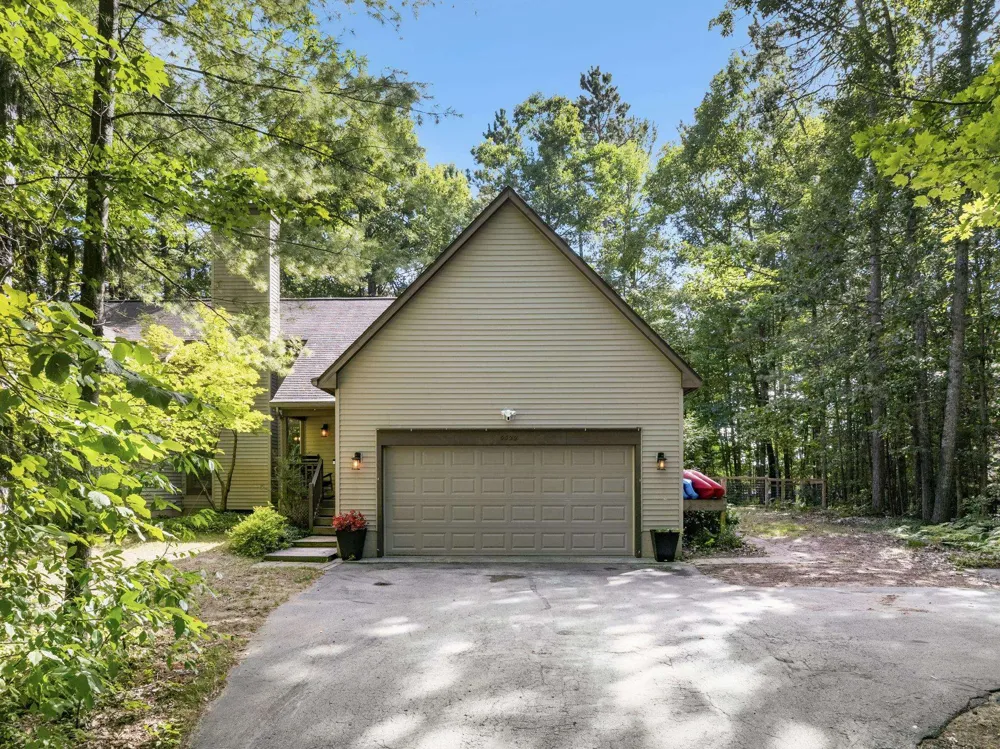 5522 Trager Road East Bay Township, MI 49696