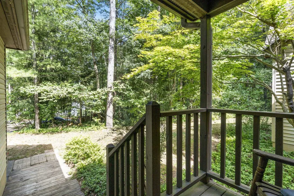 5522 Trager Road East Bay Township, MI 49696