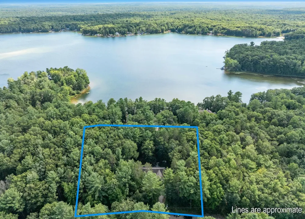 5522 Trager Road East Bay Township, MI 49696