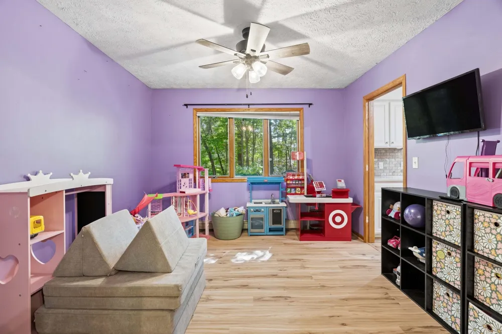 5522 Trager Road East Bay Township, MI 49696
