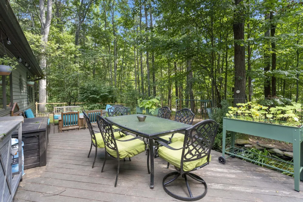 5522 Trager Road East Bay Township, MI 49696