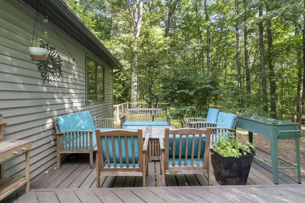 5522 Trager Road East Bay Township, MI 49696