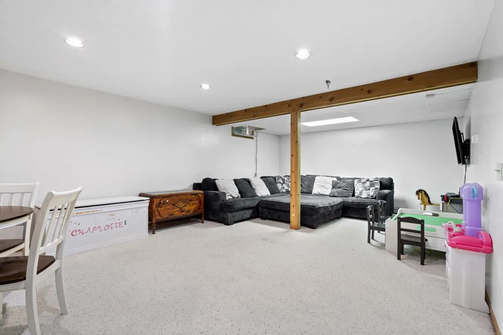 5522 Trager Road East Bay Township, MI 49696