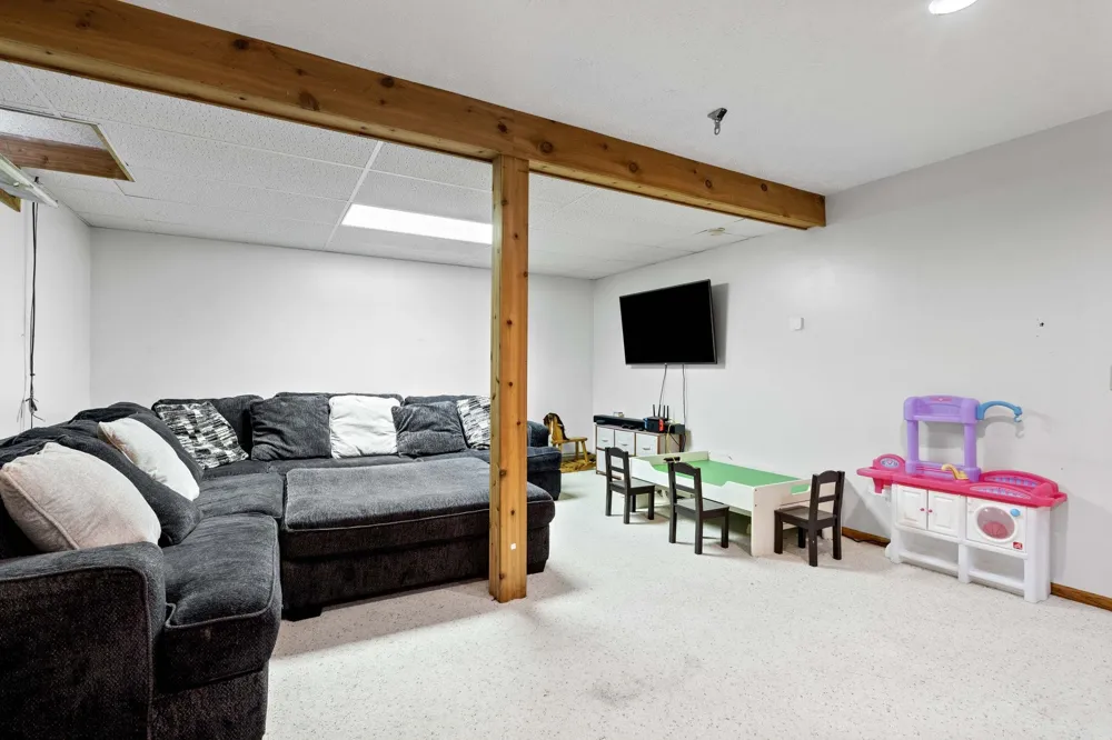 5522 Trager Road East Bay Township, MI 49696