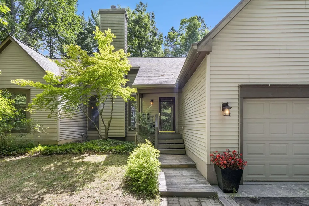 5522 Trager Road East Bay Township, MI 49696