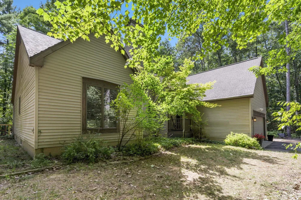 5522 Trager Road East Bay Township, MI 49696
