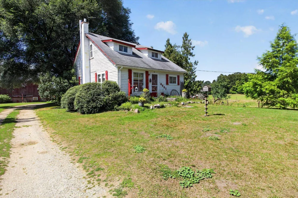 4667 Croswell Road Emerson Township, MI 48801
