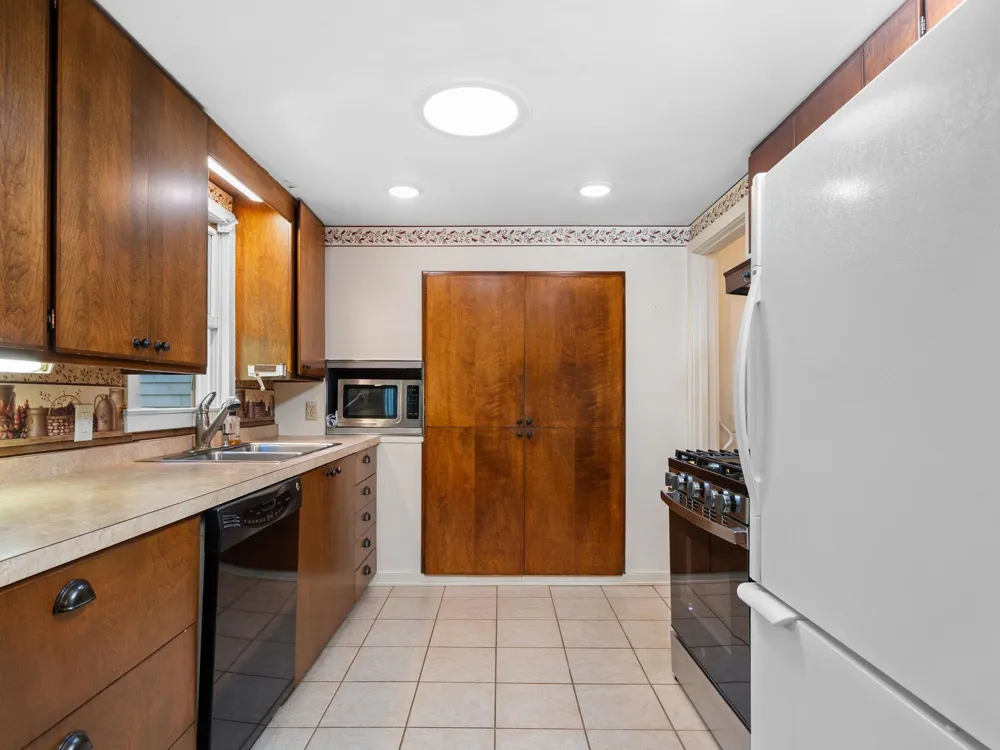 624 Fenton Street Paradise Township, MI 49649