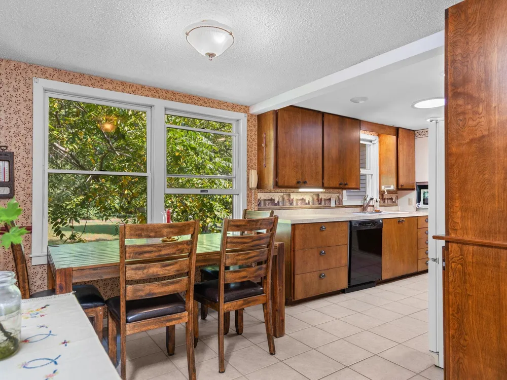 624 Fenton Street Paradise Township, MI 49649