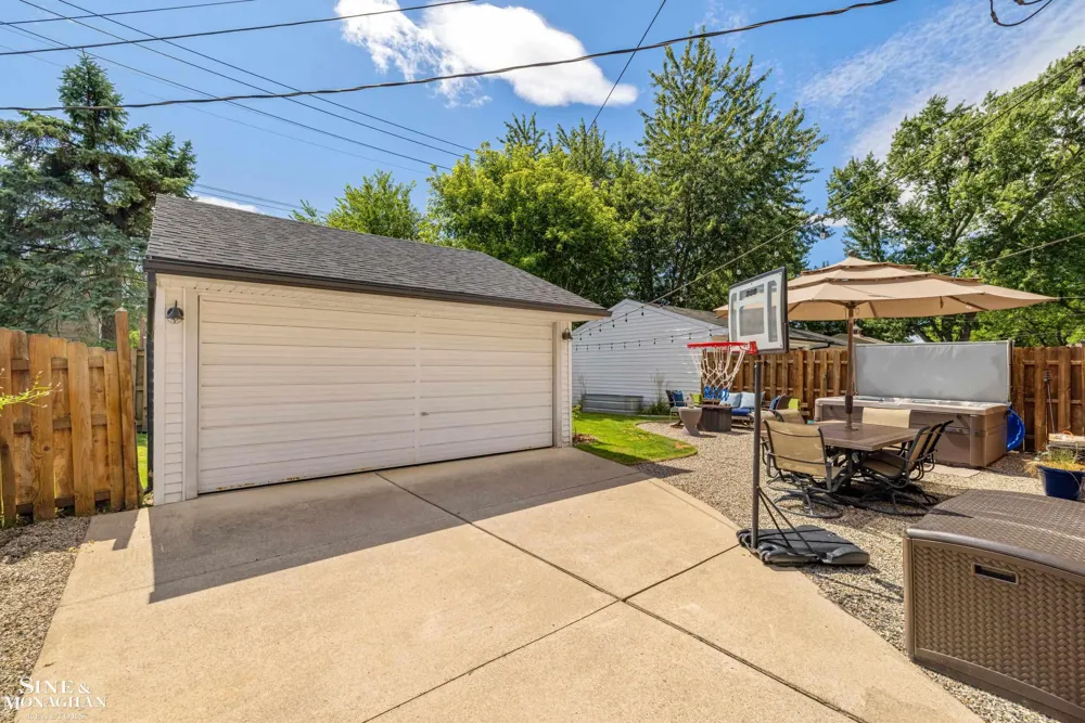 1339 Hampton Road Grosse Pointe Woods City, MI 48236