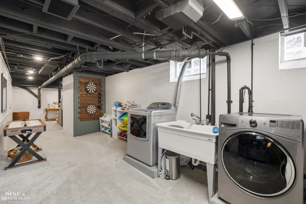 1339 Hampton Road Grosse Pointe Woods City, MI 48236