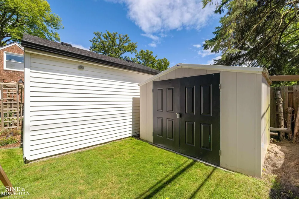 1339 Hampton Road Grosse Pointe Woods City, MI 48236
