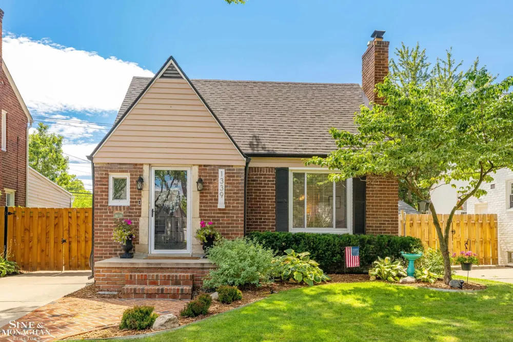 1339 Hampton Road Grosse Pointe Woods City, MI 48236
