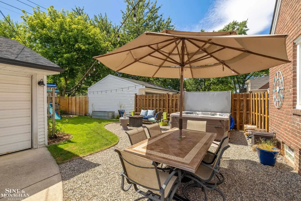1339 Hampton Road Grosse Pointe Woods City, MI 48236
