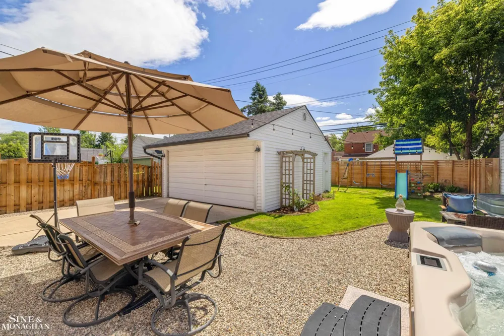 1339 Hampton Road Grosse Pointe Woods City, MI 48236