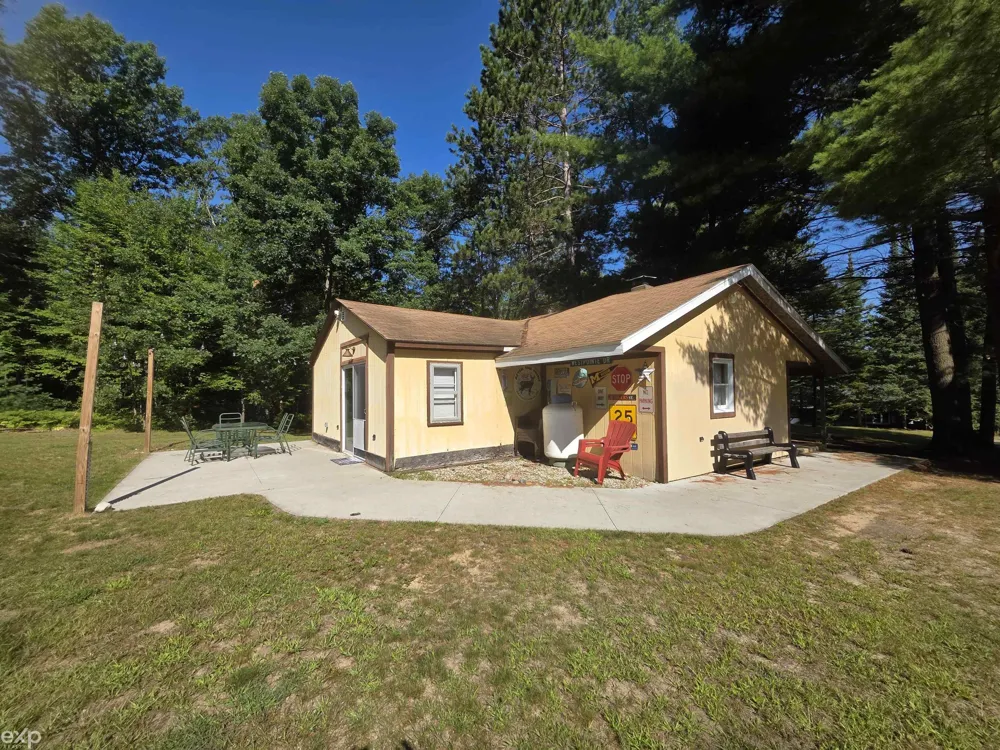 10080 Estwood Drive Unknown, MI 48656