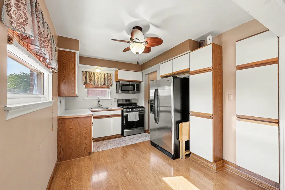 32011 Saint Margaret St Clair Shores City, MI 48082