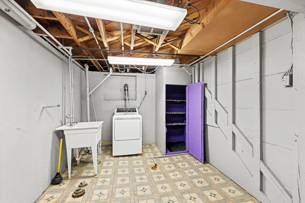 32011 Saint Margaret St Clair Shores City, MI 48082