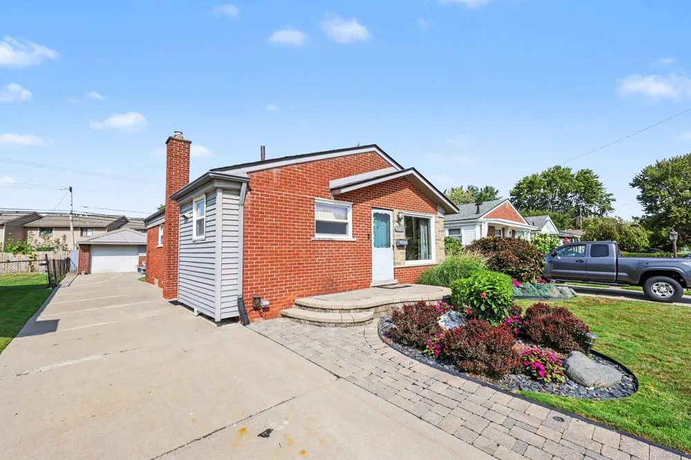 32011 Saint Margaret St Clair Shores City, MI 48082