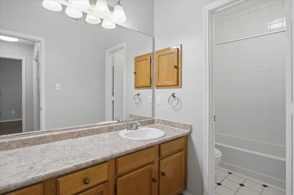 3209 Donnelly Circle #107 Fort Worth, TX 76107