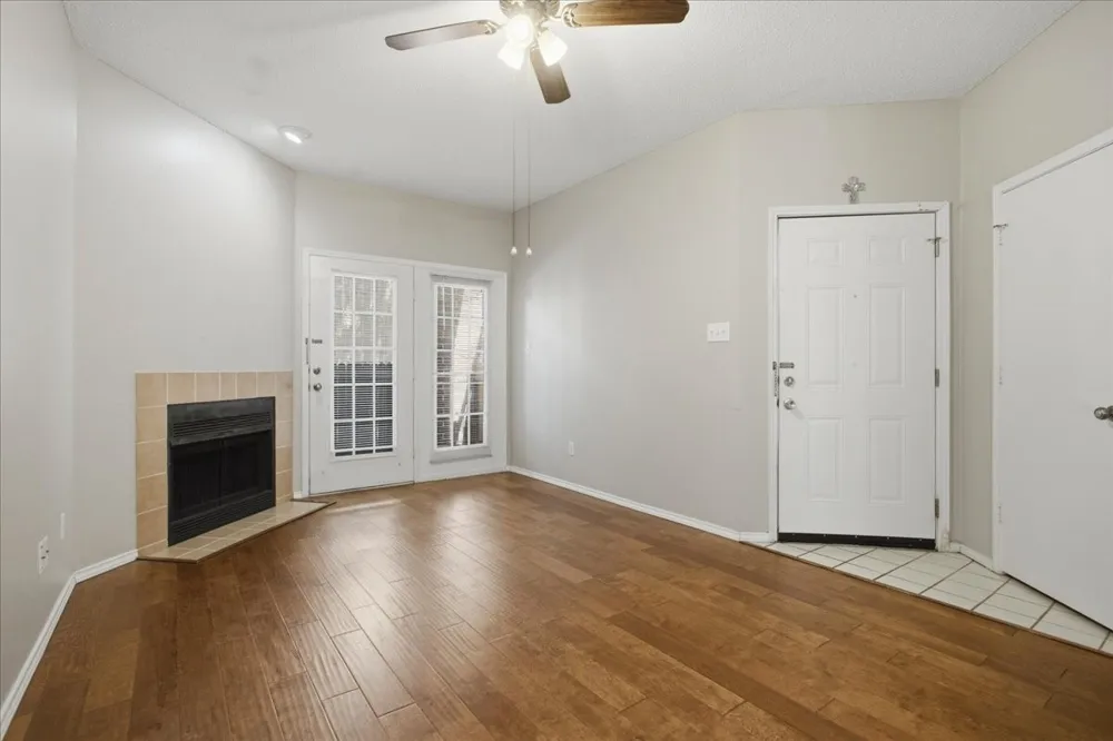 3209 Donnelly Circle #107 Fort Worth, TX 76107