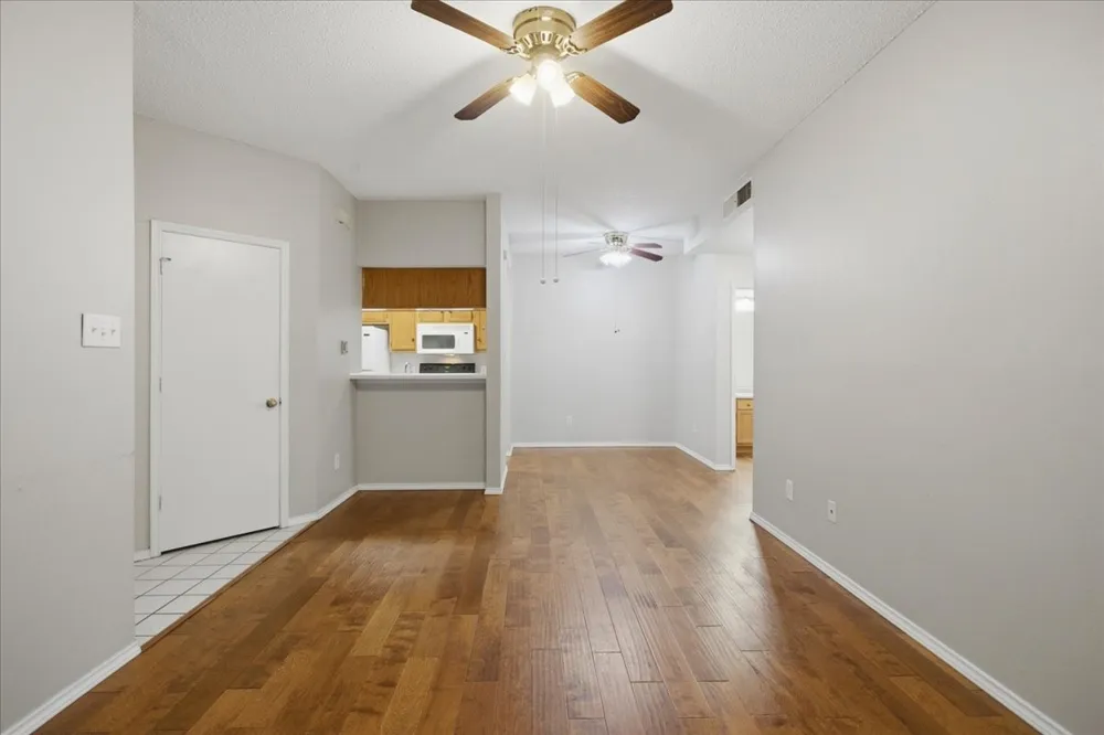 3209 Donnelly Circle #107 Fort Worth, TX 76107