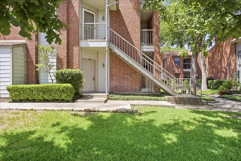 3209 Donnelly Circle #107 Fort Worth, TX 76107