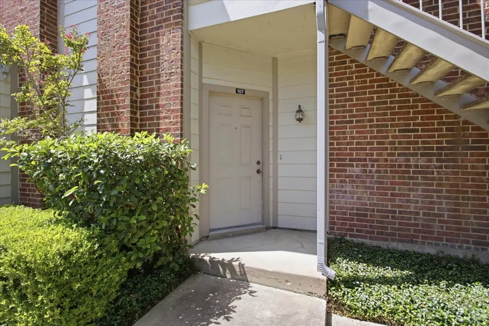 3209 Donnelly Circle #107 Fort Worth, TX 76107