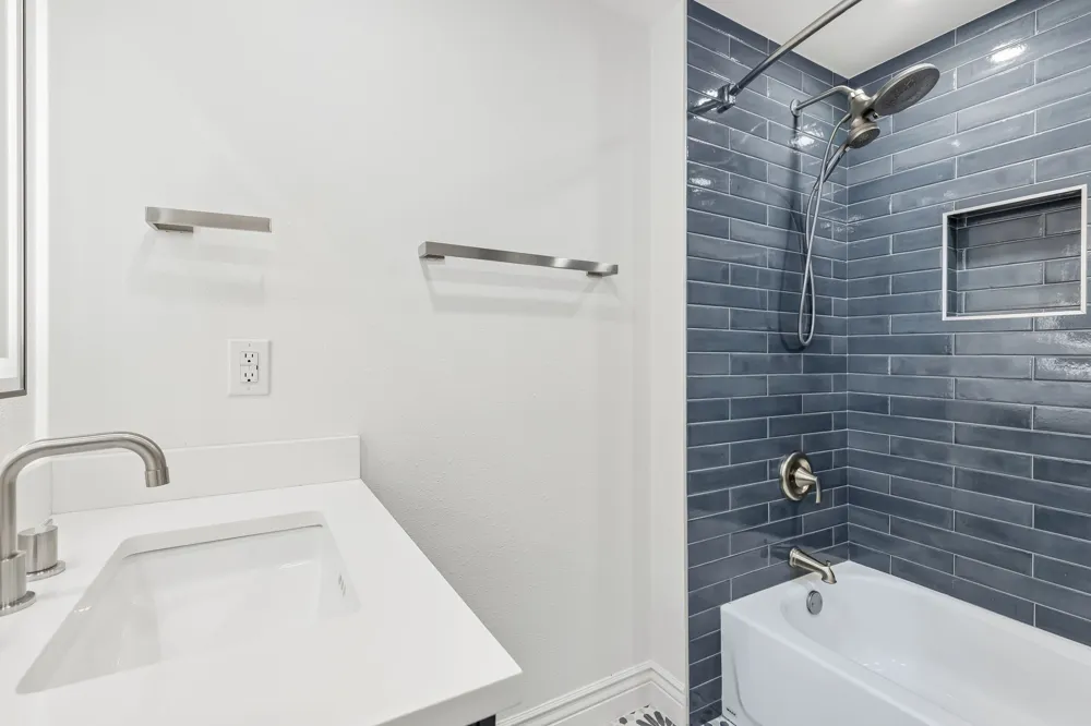 5950 Lindenshire Lane #302 Dallas, TX 75230