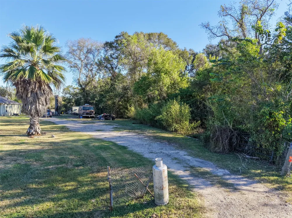 1836 County Road 318 Brazoria, TX 77422