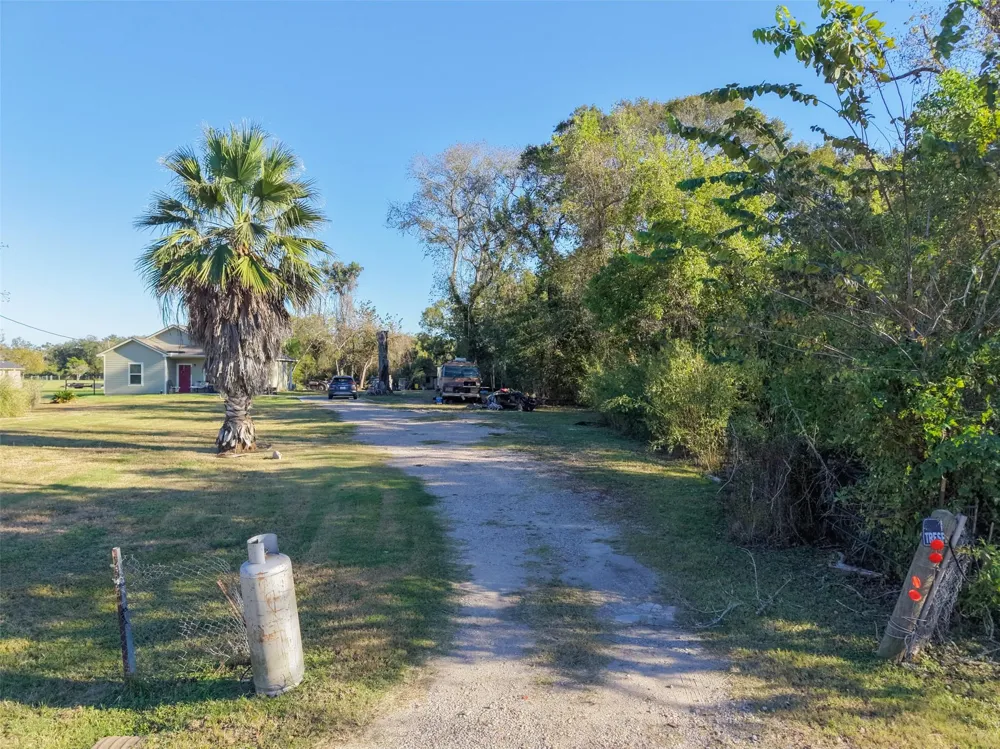 1836 County Road 318 Brazoria, TX 77422