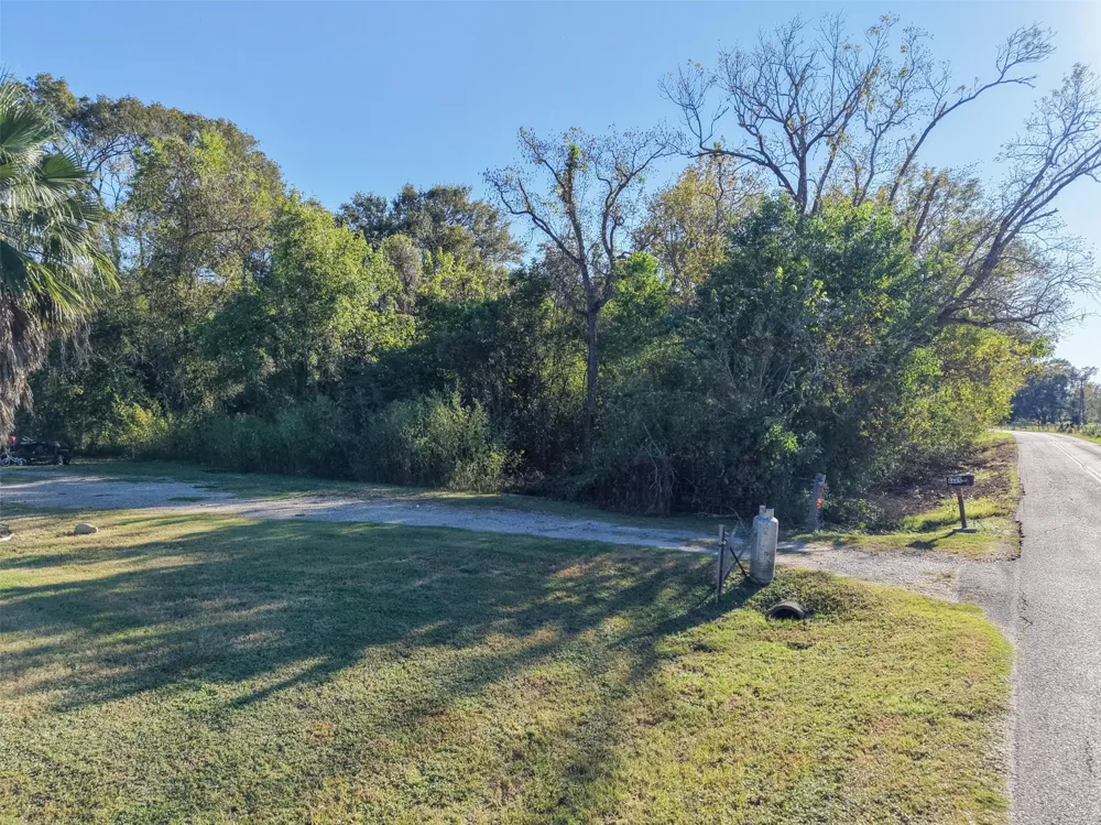 1836 County Road 318 Brazoria, TX 77422