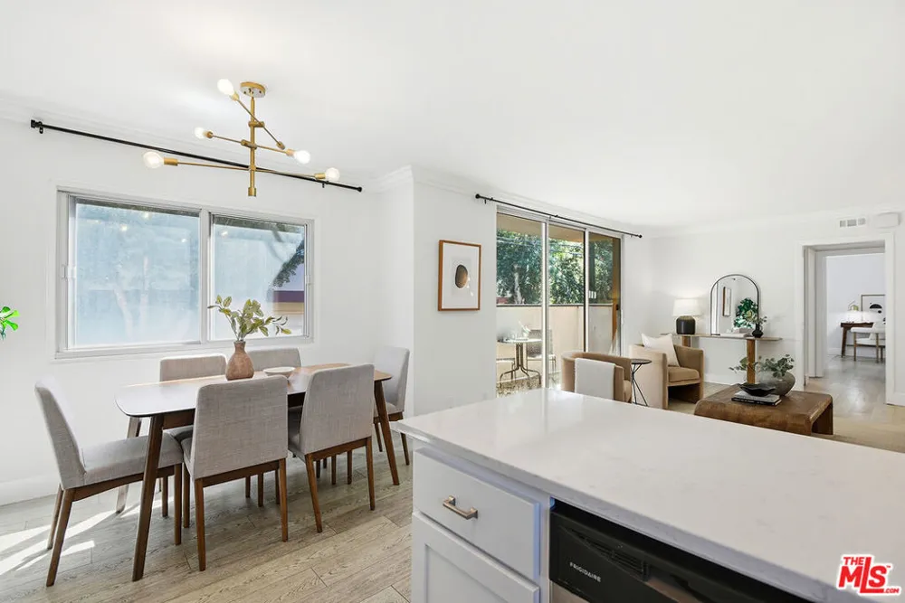 8358 Manitoba Street #8 Playa del Rey, CA 90293
