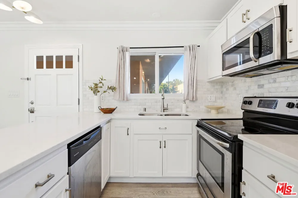 8358 Manitoba Street #8 Playa del Rey, CA 90293