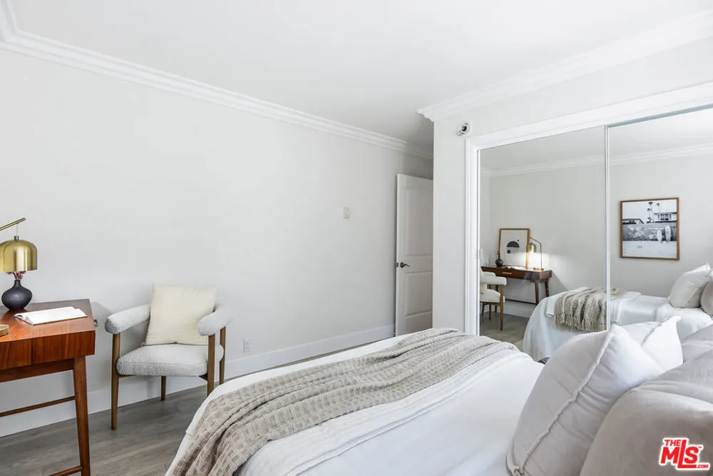 8358 Manitoba Street #8 Playa del Rey, CA 90293