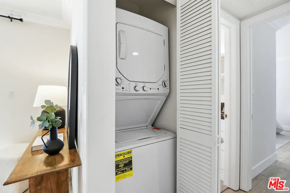 8358 Manitoba Street #8 Playa del Rey, CA 90293