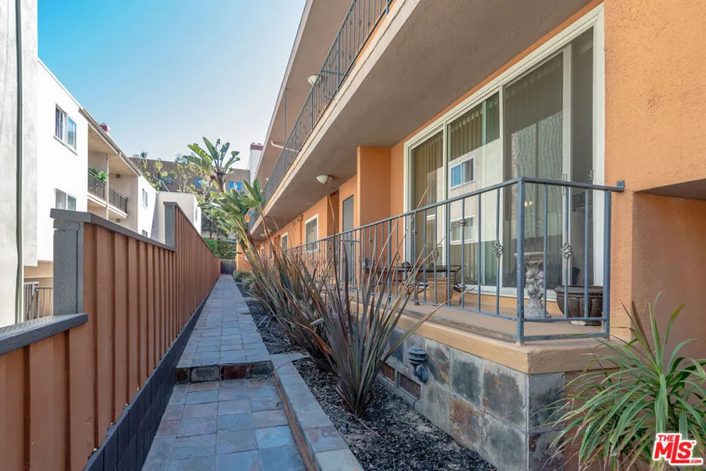 8358 Manitoba Street #8 Playa del Rey, CA 90293