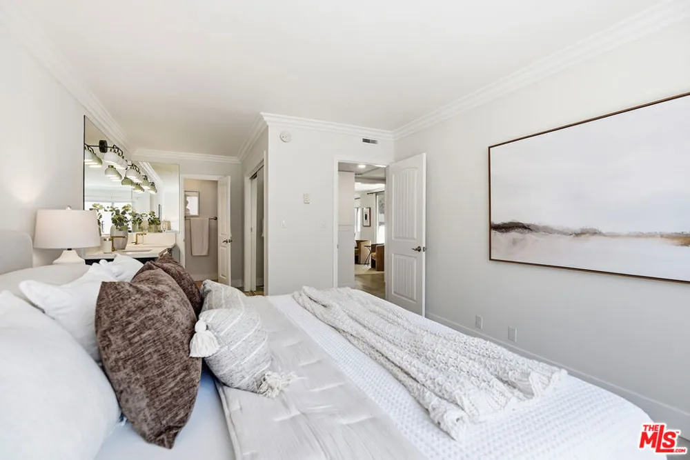 8358 Manitoba Street #8 Playa del Rey, CA 90293