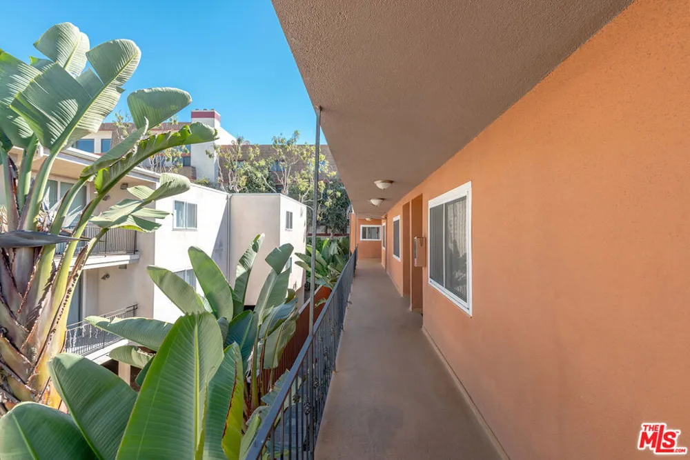 8358 Manitoba Street #8 Playa del Rey, CA 90293