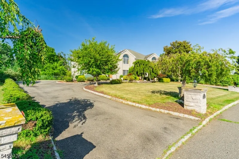 3 Topaz Ct Marlboro, NJ 07746