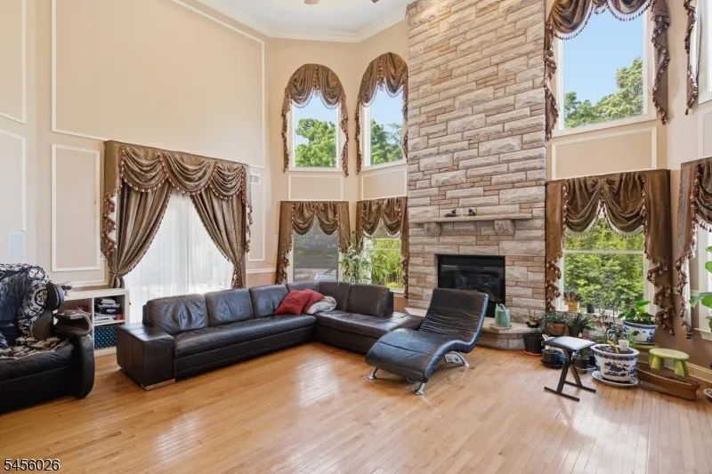 3 Topaz Ct Marlboro, NJ 07746