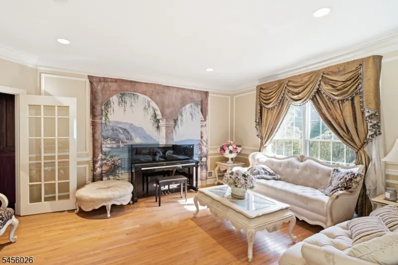 3 Topaz Ct Marlboro, NJ 07746