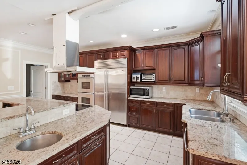 3 Topaz Ct Marlboro, NJ 07746